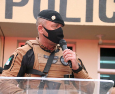 Centenas de viaturas e 1,5 mil policiais militares a mais do efetivo já aplicado rotineiramente, foram às ruas neste sábado (16/10) em todo o Paraná para inibir crimes e reforçar o patrulhamento em aéreas comerciais e residenciais do estado pela operação Fecha Quartel II