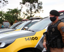 Centenas de viaturas e 1,5 mil policiais militares a mais do efetivo já aplicado rotineiramente, foram às ruas neste sábado (16/10) em todo o Paraná para inibir crimes e reforçar o patrulhamento em aéreas comerciais e residenciais do estado pela operação Fecha Quartel II. -  Curitiba, 16/10/2021 - Foto: PMPR