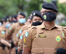 Centenas de viaturas e 1,5 mil policiais militares a mais do efetivo já aplicado rotineiramente, foram às ruas neste sábado (16/10) em todo o Paraná para inibir crimes e reforçar o patrulhamento em aéreas comerciais e residenciais do estado pela operação Fecha Quartel II. -  Curitiba, 16/10/2021 - Foto: PMPR