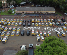 Centenas de viaturas e 1,5 mil policiais militares a mais do efetivo já aplicado rotineiramente, foram às ruas neste sábado (16/10) em todo o Paraná para inibir crimes e reforçar o patrulhamento em aéreas comerciais e residenciais do estado pela operação Fecha Quartel II. -  Curitiba, 16/10/2021 - Foto: PMPR