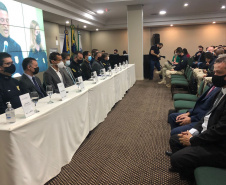 O Secretário da Segurança Pública do Paraná (Sesp), Romulo Marinho Soares, esteve nesta segunda-feira (18/10) em Foz do Iguaçu, no Oeste do Estado, como representante dos chefes do executivo estadual, governador Carlos Massa Ratinho Junior e do vice-governador Darci Piana, para a abertura do Encontro Nacional de Tecnologia e Inovação (ENATI) da Polícia Rodoviária Federal (PRF). - Foz do Iguaçu, 18/10/2021 - Foto: SESP-PR