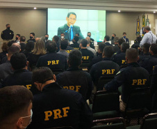 O Secretário da Segurança Pública do Paraná (Sesp), Romulo Marinho Soares, esteve nesta segunda-feira (18/10) em Foz do Iguaçu, no Oeste do Estado, como representante dos chefes do executivo estadual, governador Carlos Massa Ratinho Junior e do vice-governador Darci Piana, para a abertura do Encontro Nacional de Tecnologia e Inovação (ENATI) da Polícia Rodoviária Federal (PRF). - Foz do Iguaçu, 18/10/2021 - Foto: SESP-PR