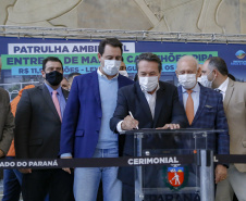 O governador Carlos Massa Ratinho Junior entregou nesta segunda-feira (18), em cerimônia no Palácio Iguaçu, caminhões-pipa para 46 cidades do Paraná