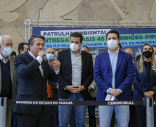 O governador Carlos Massa Ratinho Junior entregou nesta segunda-feira (18), em cerimônia no Palácio Iguaçu, caminhões-pipa para 46 cidades do Paraná