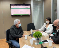 Representantes da Secretaria Estadual de Saúde (Sesa) se reuniram nesta segunda-feira (18) com o Ministério da Saúde, em Brasília, para debater o cenário pós-Covid. O principal assunto em pauta foi a manutenção e destino de 600 leitos de UTI habilitados no Paraná ao longo da pandemia. Foto: SESA