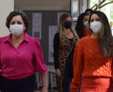 A Secretaria de Estado da Saúde (Sesa) reforçou as ações de cuidados com a saúde da mulher, ligadas à campanha Paraná Rosa, em Londrina, durante o evento do Planejamento Regional Integrado (PRI), nesta quarta-feira (20). A iniciativa, que já está na 3ª edição, tem por objetivo prevenir o câncer de mama e colo do útero, além de outras doenças que colocam em risco a saúde das mulheres. - Londrina, 20/10/2021 - Foto: Américo Antonio/SESA