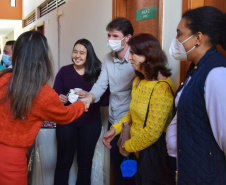 A Secretaria de Estado da Saúde (Sesa) reforçou as ações de cuidados com a saúde da mulher, ligadas à campanha Paraná Rosa, em Londrina, durante o evento do Planejamento Regional Integrado (PRI), nesta quarta-feira (20). A iniciativa, que já está na 3ª edição, tem por objetivo prevenir o câncer de mama e colo do útero, além de outras doenças que colocam em risco a saúde das mulheres. - Londrina, 20/10/2021 - Foto: Américo Antonio/SESA