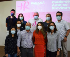 A Secretaria de Estado da Saúde (Sesa) reforçou as ações de cuidados com a saúde da mulher, ligadas à campanha Paraná Rosa, em Londrina, durante o evento do Planejamento Regional Integrado (PRI), nesta quarta-feira (20). A iniciativa, que já está na 3ª edição, tem por objetivo prevenir o câncer de mama e colo do útero, além de outras doenças que colocam em risco a saúde das mulheres. - Londrina, 20/10/2021 - Foto: Américo Antonio/SESA