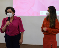 A Secretaria de Estado da Saúde (Sesa) reforçou as ações de cuidados com a saúde da mulher, ligadas à campanha Paraná Rosa, em Londrina, durante o evento do Planejamento Regional Integrado (PRI), nesta quarta-feira (20). A iniciativa, que já está na 3ª edição, tem por objetivo prevenir o câncer de mama e colo do útero, além de outras doenças que colocam em risco a saúde das mulheres. - Londrina, 20/10/2021 - Foto: Américo Antonio/SESA