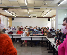A Secretaria de Estado da Saúde (Sesa) reforçou as ações de cuidados com a saúde da mulher, ligadas à campanha Paraná Rosa, em Londrina, durante o evento do Planejamento Regional Integrado (PRI), nesta quarta-feira (20). A iniciativa, que já está na 3ª edição, tem por objetivo prevenir o câncer de mama e colo do útero, além de outras doenças que colocam em risco a saúde das mulheres. - Londrina, 20/10/2021 - Foto: Américo Antonio/SESA