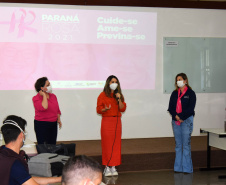A Secretaria de Estado da Saúde (Sesa) reforçou as ações de cuidados com a saúde da mulher, ligadas à campanha Paraná Rosa, em Londrina, durante o evento do Planejamento Regional Integrado (PRI), nesta quarta-feira (20). A iniciativa, que já está na 3ª edição, tem por objetivo prevenir o câncer de mama e colo do útero, além de outras doenças que colocam em risco a saúde das mulheres. - Londrina, 20/10/2021 - Foto: Américo Antonio/SESA