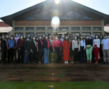 A Secretaria de Estado da Saúde (Sesa) reforçou as ações de cuidados com a saúde da mulher, ligadas à campanha Paraná Rosa, em Londrina, durante o evento do Planejamento Regional Integrado (PRI), nesta quarta-feira (20). A iniciativa, que já está na 3ª edição, tem por objetivo prevenir o câncer de mama e colo do útero, além de outras doenças que colocam em risco a saúde das mulheres. - Londrina, 20/10/2021 - Foto: Américo Antonio/SESA