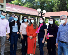 A Secretaria de Estado da Saúde (Sesa) reforçou as ações de cuidados com a saúde da mulher, ligadas à campanha Paraná Rosa, em Londrina, durante o evento do Planejamento Regional Integrado (PRI), nesta quarta-feira (20). A iniciativa, que já está na 3ª edição, tem por objetivo prevenir o câncer de mama e colo do útero, além de outras doenças que colocam em risco a saúde das mulheres. - Londrina, 20/10/2021 - Foto: Américo Antonio/SESA