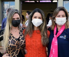 A Secretaria de Estado da Saúde (Sesa) reforçou as ações de cuidados com a saúde da mulher, ligadas à campanha Paraná Rosa, em Londrina, durante o evento do Planejamento Regional Integrado (PRI), nesta quarta-feira (20). A iniciativa, que já está na 3ª edição, tem por objetivo prevenir o câncer de mama e colo do útero, além de outras doenças que colocam em risco a saúde das mulheres. - Londrina, 20/10/2021 - Foto: Américo Antonio/SESA
