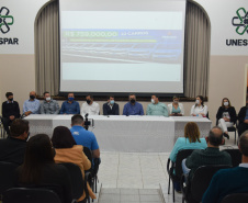 O Governo do Estado entregou 22 carros para os nove municípios da abrangência da 6ª Regional de Saúde de União da Vitória neste sábado (23). Esta é a quinta entrega dos 1.211 veículos adquiridos para reforço da Estratégia da Saúde da Família (ESF), em um investimento de mais de R$ 41,7 milhões exclusivos do Tesouro do Estado.
Foto: Américo Antonio/SESA