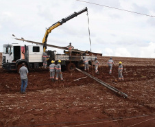 Copel avança na recomposição dos estragos causados pelo temporal. FOTO: Copel