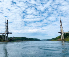 Andamento da obra da Ponte da Integração Brasil - Paraguai no mês de outubro -  Curitiba, 25/10/2021 - Foto: DER