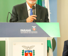O advogado André Ribeiro Giamberardino tomou posse nesta segunda-feira (25) como novo Defensor Público-Geral do Paraná. Com mandato de dois anos, ele substitui a Eduardo Abraão, que ocupou o posto a partir de 2013. A cerimônia de transferência de cargo ocorreu no Palácio Iguaçu e contou com a presença do governador Carlos Massa Ratinho Junior. Foto: Ari Dias/ AEN