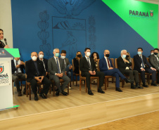 O advogado André Ribeiro Giamberardino tomou posse nesta segunda-feira (25) como novo Defensor Público-Geral do Paraná. Com mandato de dois anos, ele substitui a Eduardo Abraão, que ocupou o posto a partir de 2013. A cerimônia de transferência de cargo ocorreu no Palácio Iguaçu e contou com a presença do governador Carlos Massa Ratinho Junior. Foto: Ari Dias/ AEN