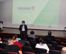 As ações para o pós-pandemia da Covid-19 devem ser prioridade no processo de reorganização do Planejamento Regional Integrado (PRI) da área da saúde no Paraná. A afirmação foi feita pelo secretário estadual da Saúde, Beto Preto, durante evento para discutir o PRI com Regionais e municípios da Macrorregião Oeste, realizado em Foz do Iguaçu, nesta terça-feira (26). - Foz do Iguaçu, 26/10/2021 - Foto: Américo Antonio/SESA