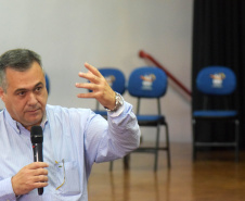 As ações para o pós-pandemia da Covid-19 devem ser prioridade no processo de reorganização do Planejamento Regional Integrado (PRI) da área da saúde no Paraná. A afirmação foi feita pelo secretário estadual da Saúde, Beto Preto, durante evento para discutir o PRI com Regionais e municípios da Macrorregião Oeste, realizado em Foz do Iguaçu, nesta terça-feira (26). - Foz do Iguaçu, 26/10/2021 - Foto: Américo Antonio/SESA