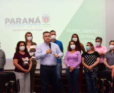 As ações para o pós-pandemia da Covid-19 devem ser prioridade no processo de reorganização do Planejamento Regional Integrado (PRI) da área da saúde no Paraná. A afirmação foi feita pelo secretário estadual da Saúde, Beto Preto, durante evento para discutir o PRI com Regionais e municípios da Macrorregião Oeste, realizado em Foz do Iguaçu, nesta terça-feira (26). - Foz do Iguaçu, 26/10/2021 - Foto: Américo Antonio/SESA