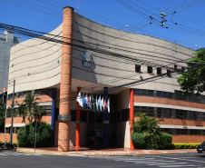 As ações para o pós-pandemia da Covid-19 devem ser prioridade no processo de reorganização do Planejamento Regional Integrado (PRI) da área da saúde no Paraná. A afirmação foi feita pelo secretário estadual da Saúde, Beto Preto, durante evento para discutir o PRI com Regionais e municípios da Macrorregião Oeste, realizado em Foz do Iguaçu, nesta terça-feira (26). - Foz do Iguaçu, 26/10/2021 - Foto: Américo Antonio/SESA