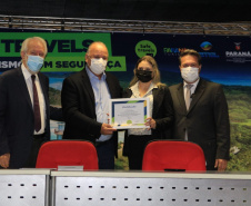 A conquista do Selo Safe Travels, do Conselho Mundial de Viagens e Turismo (WTCC), garante ao Paraná o título de embaixador do turismo seguro em relação às medidas sanitárias contra a Covid-19. Com o título, a Paraná Turismo emite certificados a municípios e empreendimentos que cumprem essas normas de segurança. Foto: Alessandro Vieira/SEDEST