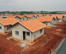 Com o avanço da obra de construção do Residencial Amador Gonçalves, em Jardim Alegre, os interessados em adquirir uma das 41 novas moradias do empreendimento têm até 15 de novembro para se inscreverem no site da Cohapar. A partir desta data, os técnicos da companhia darão início ao processo de enquadramento, classificação e convocação dos pretendentes no município, na região do Vale do Ivaí. (Foto: Alessandro Vieira/AEN)