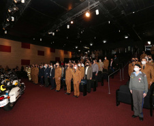 Para comemorar 57 anos, o Batalhão de Polícia Rodoviária (BPRv) promoveu nesta quarta-feira (27) uma solenidade militar no Museu Oscar Niemeyer, em Curitiba, com entrega de medalhas Mérito Rodoviário.
Para o vice-governador Darci Piana, agraciado com a medalha, esse é um momento importante, não só para a Polícia Militar, mas para a sociedade paranaense. Foto: Camila Tonett
