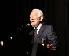 Para comemorar 57 anos, o Batalhão de Polícia Rodoviária (BPRv) promoveu nesta quarta-feira (27) uma solenidade militar no Museu Oscar Niemeyer, em Curitiba, com entrega de medalhas Mérito Rodoviário.
Para o vice-governador Darci Piana, agraciado com a medalha, esse é um momento importante, não só para a Polícia Militar, mas para a sociedade paranaense. Foto: Camila Tonett