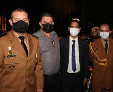 Para comemorar 57 anos, o Batalhão de Polícia Rodoviária (BPRv) promoveu nesta quarta-feira (27) uma solenidade militar no Museu Oscar Niemeyer, em Curitiba, com entrega de medalhas Mérito Rodoviário.
Para o vice-governador Darci Piana, agraciado com a medalha, esse é um momento importante, não só para a Polícia Militar, mas para a sociedade paranaense. Foto: Camila Tonett