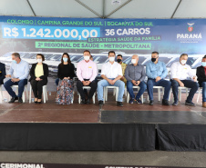 O governador Carlos Massa Ratinho Junior entregou nesta quinta-feira (28) mais 36 novos veículos para reforçar as ações da Saúde da Família em três municípios da Região Metropolitana de Curitiba: Colombo, Bocaiúva do Sul e Campina Grande do Sul. Eles integram a compra de um total de 1.211 automóveis, feita pelo Governo do Estado, para os 399 municípios do Paraná. Foto: Ari Dais/AEN