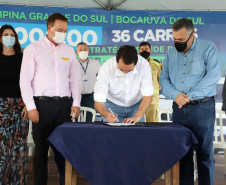 O governador Carlos Massa Ratinho Junior entregou nesta quinta-feira (28) mais 36 novos veículos para reforçar as ações da Saúde da Família em três municípios da Região Metropolitana de Curitiba: Colombo, Bocaiúva do Sul e Campina Grande do Sul. Eles integram a compra de um total de 1.211 automóveis, feita pelo Governo do Estado, para os 399 municípios do Paraná. Foto: Ari Dais/AEN