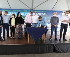O governador Carlos Massa Ratinho Junior entregou nesta quinta-feira (28) mais 36 novos veículos para reforçar as ações da Saúde da Família em três municípios da Região Metropolitana de Curitiba: Colombo, Bocaiúva do Sul e Campina Grande do Sul. Eles integram a compra de um total de 1.211 automóveis, feita pelo Governo do Estado, para os 399 municípios do Paraná. Foto: Ari Dais/AEN