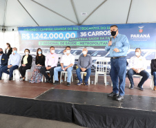 O governador Carlos Massa Ratinho Junior entregou nesta quinta-feira (28) mais 36 novos veículos para reforçar as ações da Saúde da Família em três municípios da Região Metropolitana de Curitiba: Colombo, Bocaiúva do Sul e Campina Grande do Sul. Eles integram a compra de um total de 1.211 automóveis, feita pelo Governo do Estado, para os 399 municípios do Paraná. Foto: Ari Dais/AEN