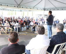 O governador Carlos Massa Ratinho Junior entregou nesta quinta-feira (28) mais 36 novos veículos para reforçar as ações da Saúde da Família em três municípios da Região Metropolitana de Curitiba: Colombo, Bocaiúva do Sul e Campina Grande do Sul. Eles integram a compra de um total de 1.211 automóveis, feita pelo Governo do Estado, para os 399 municípios do Paraná. Foto: Ari Dais/AEN