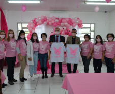 Setenta presas custodiadas na Penitenciária Feminina de Foz do Iguaçu ? Unidade de Progressão (PFF-UP) doaram seus cabelos para a confecção de perucas para mulheres em tratamento de câncer.  Os cortes foram feitos de forma voluntária pela equipe do Studio Vip, salão de beleza localizado em Santa Terezinha de Itaipu. Os cabelos serão doados ao setor de oncologia do Hospital Ministro Costa Cavalcanti, em Foz do Iguaçu. - Foz do Iguaçu, 28/10/2021 - Foto: Depen-Pr