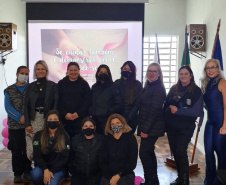 Setenta presas custodiadas na Penitenciária Feminina de Foz do Iguaçu ? Unidade de Progressão (PFF-UP) doaram seus cabelos para a confecção de perucas para mulheres em tratamento de câncer.  Os cortes foram feitos de forma voluntária pela equipe do Studio Vip, salão de beleza localizado em Santa Terezinha de Itaipu. Os cabelos serão doados ao setor de oncologia do Hospital Ministro Costa Cavalcanti, em Foz do Iguaçu. - Foz do Iguaçu, 28/10/2021 - Foto: Depen-Pr
