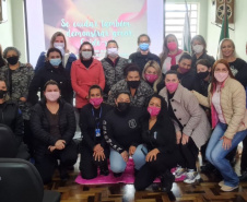 Setenta presas custodiadas na Penitenciária Feminina de Foz do Iguaçu ? Unidade de Progressão (PFF-UP) doaram seus cabelos para a confecção de perucas para mulheres em tratamento de câncer.  Os cortes foram feitos de forma voluntária pela equipe do Studio Vip, salão de beleza localizado em Santa Terezinha de Itaipu. Os cabelos serão doados ao setor de oncologia do Hospital Ministro Costa Cavalcanti, em Foz do Iguaçu. - Foz do Iguaçu, 28/10/2021 - Foto: Depen-Pr