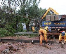 REGIÃO DE TOLEDO - Os temporais que castigaram as regiões Sudoeste, Oeste, Noroeste e Norte do Paraná no mês de outubro já causaram, somados, mais danos ao sistema elétrico da Copel do que o ciclone-bomba, evento climático excepcional que atingiu o Leste do Paraná em junho de 2020