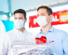 Começa nesta sexta-feira (29) uma grande campanha de mídia para divulgar o Cartão Futuro, programa do Governo do Paraná para incentivar a manutenção e a contratação de jovens aprendizes por empresas paranaenses. - Curitiba, 28/10/2021 - Foto: Guilherme Flores/Casa Civil
