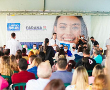 Começa nesta sexta-feira (29) uma grande campanha de mídia para divulgar o Cartão Futuro, programa do Governo do Paraná para incentivar a manutenção e a contratação de jovens aprendizes por empresas paranaenses. - Curitiba, 28/10/2021 - Foto: Guilherme Flores/Casa Civil