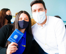Começa nesta sexta-feira (29) uma grande campanha de mídia para divulgar o Cartão Futuro, programa do Governo do Paraná para incentivar a manutenção e a contratação de jovens aprendizes por empresas paranaenses. - Curitiba, 28/10/2021 - Foto: Guilherme Flores/Casa Civil