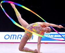 A paranaense Bárbara Domingos fez história no Campeonato Mundial de ginástica rítmica em Kitakytushu, no Japão.  Nesta quinta-feira, 28, a atleta e também bolsista do programa Geração Olímpica e Paralímpica  se tornou a primeira atleta brasileira a chegar à final individual. Foto:Simone Ferraro/Confederação Brasileira de Ginástica 