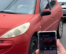 A Receita Estadual do Paraná promoveu nesta quinta-feira (28) a operação volante para fiscalizar o recolhimento do Imposto sobre Propriedade de Veículos Automotores (IPVA) em Ponta Grossa e região. A ação aconteceu na região central da cidade. - Curitiba, 28/10/2021 - Foto: SEFA