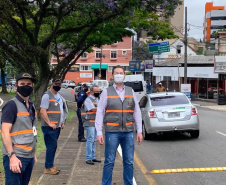 A Receita Estadual do Paraná promoveu nesta quinta-feira (28) a operação volante para fiscalizar o recolhimento do Imposto sobre Propriedade de Veículos Automotores (IPVA) em Ponta Grossa e região. A ação aconteceu na região central da cidade. - Curitiba, 28/10/2021 - Foto: SEFA