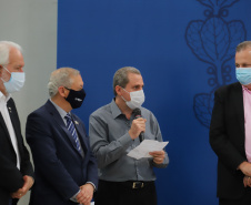 O vice governador Darci Piana e o o superintendente da Ciência, Tecnologia e Ensino Superior, Aldo Bona participam, nesta quinta-feira (28), da entrega do 34 Premio Paranaense de Ciencia e Tecnologia,  no Palacio Iguacu.   Curitiba, 28/10/2021 -  Foto: Geraldo Bubniak/AEN