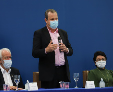 O vice governador Darci Piana e o o superintendente da Ciência, Tecnologia e Ensino Superior, Aldo Bona participam, nesta quinta-feira (28), da entrega do 34 Premio Paranaense de Ciencia e Tecnologia,  no Palacio Iguacu.   Curitiba, 28/10/2021 -  Foto: Geraldo Bubniak/AEN