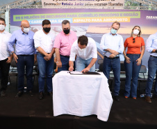 Em mais um passo no processo de consolidação do Voe Paraná, o maior programa de aviação regional do País, o Governo do Estado finalizou o convênio que vai permitir a modernização da pista de pouso e decolagem do aeroporto Francisco Lacerda Junior, em Cornélio Procópio, no Norte Pioneiro. O investimento é de R$ 4.771.057,10. O anúncio foi feito nesta quarta-feira (03) pelo governador Carlos Massa Ratinho Junior durante visita à cidade. Foto: Ari Dias/AEN